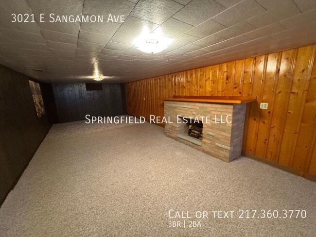 Building Photo - 3021 E Sangamon Ave