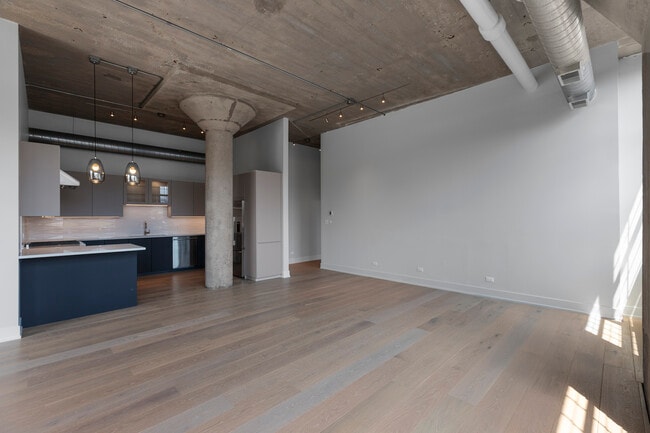 Building Photo - 17 N Loomis St