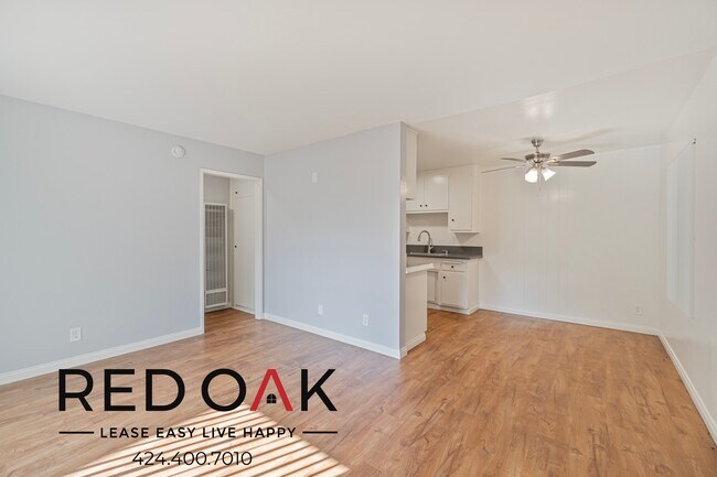 Foto del edificio - Gorgeous One Bedroom with Stunning Floors,...