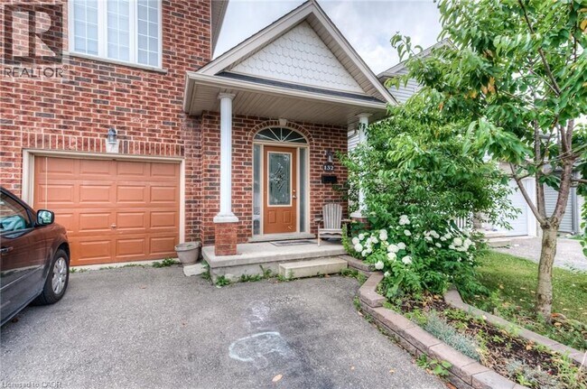 Photo du bâtiment - 132 PROSPERITY Dr