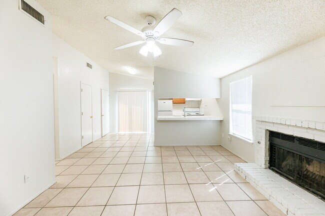 Building Photo - Whisperwood Duplex