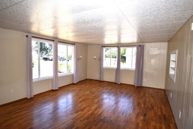 Building Photo - Cozy Home waiting for you.