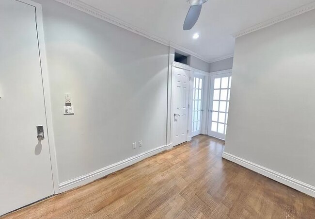 Foto del edificio - 325 W 16th St