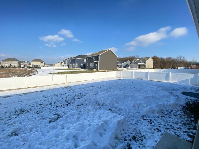 Foto del edificio - New Construction 3 Bedroom Home For Rent