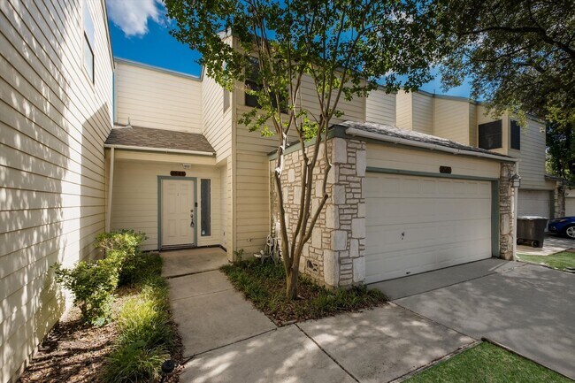 Foto del edificio - 8548 Echo Creek Ln