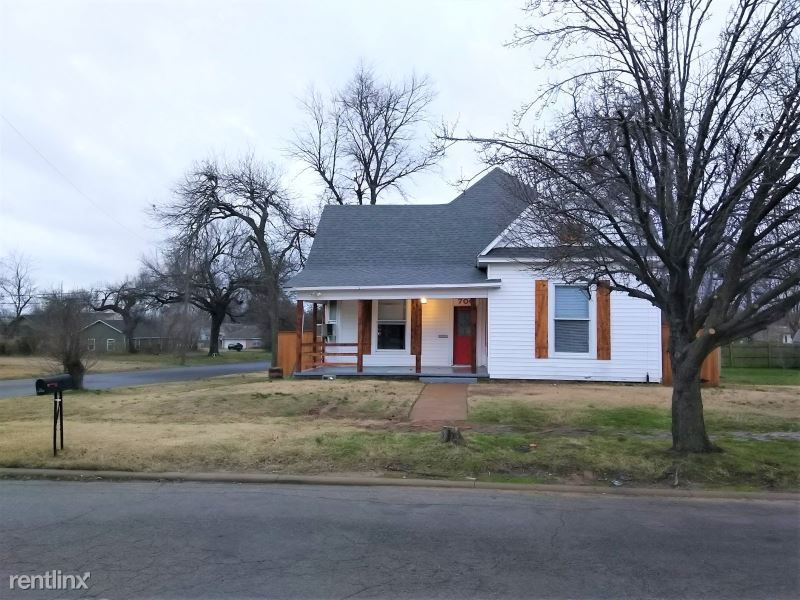 4 br, 2 bath House 700 W Owing House Rental in Denison, TX