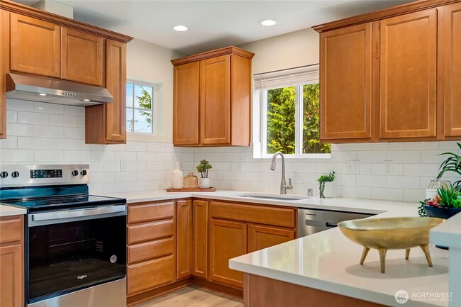 Foto del edificio - Beautifully Updated 3-Bedroom Townhome with Garage in Prime Lynnwood Location