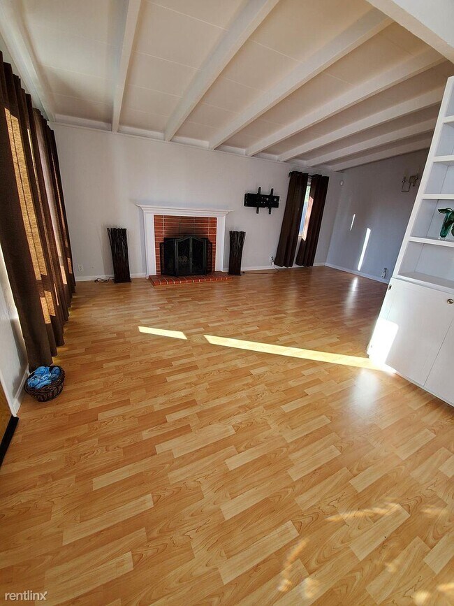 Building Photo - 3 br, 2 bath House - 1305 John Ave