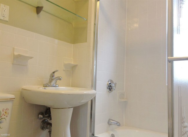 Building Photo - 127 Callender St