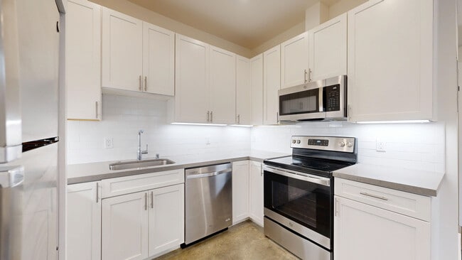 Building Photo - 737 Ashbury St