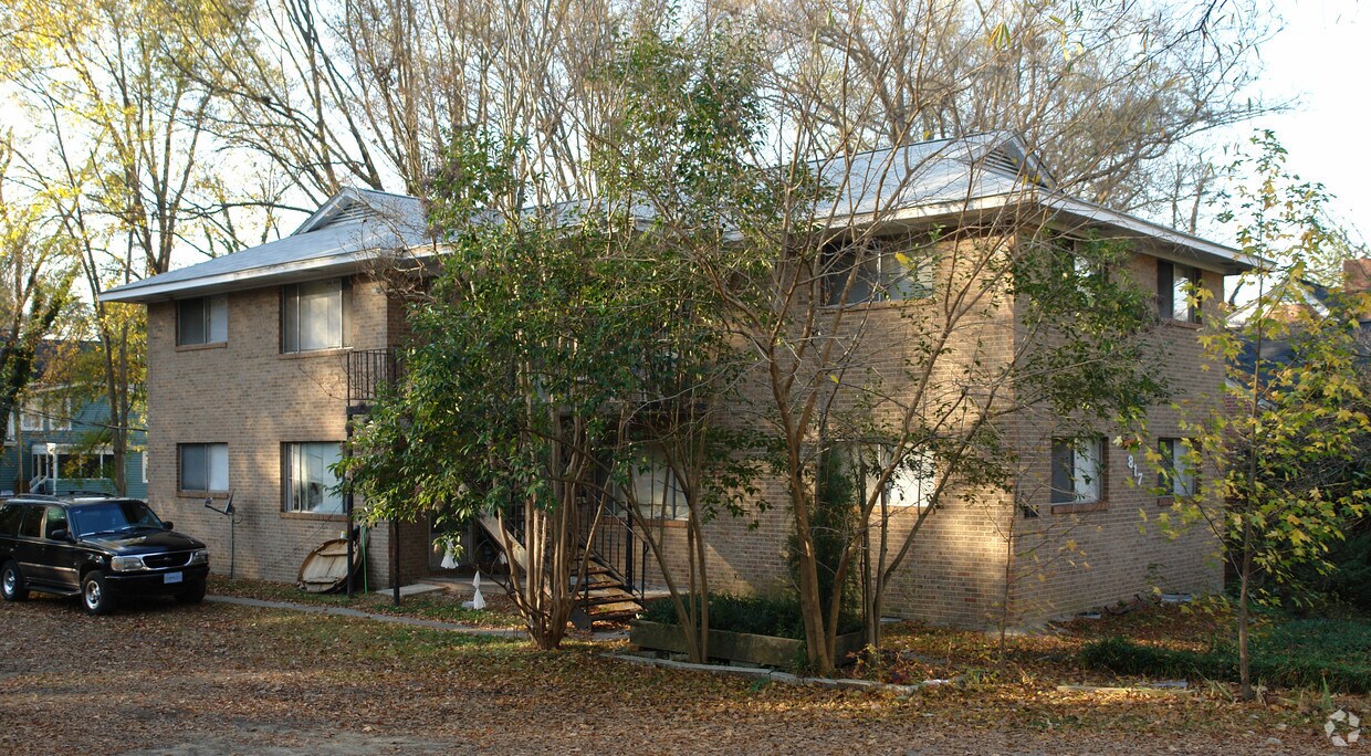 Primary Photo - 817 N Buchanan Blvd