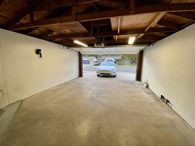Building Photo - 5212 Auburn Dr