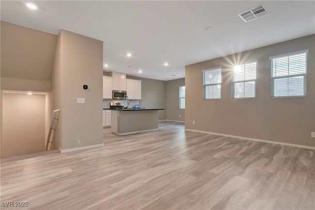 Building Photo - 41 Lomita Heights Dr