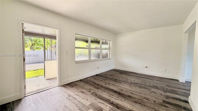 Foto del edificio - 115 NW 118th St