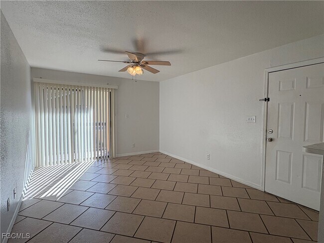 Foto del edificio - 2855 Winkler Ave