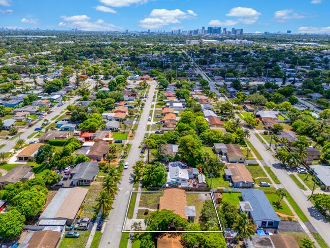 Foto del edificio - 3220 NW 4th Ct