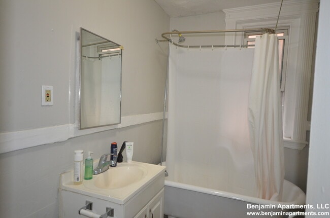 Foto del edificio - 463 Park Dr