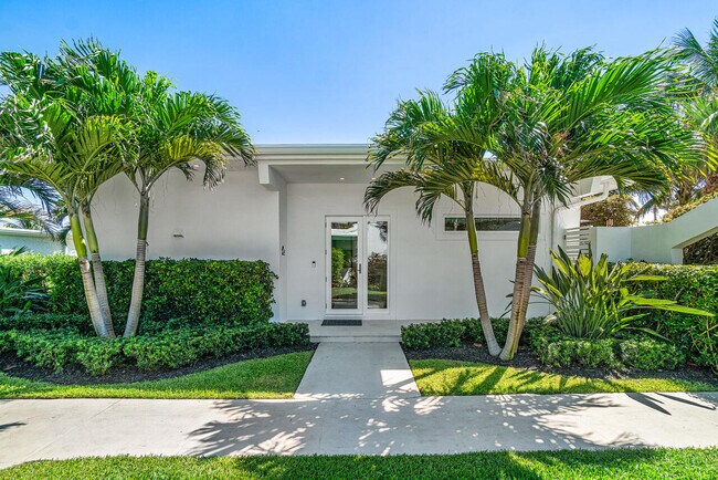 Building Photo - 1212 Hillsboro Mile
