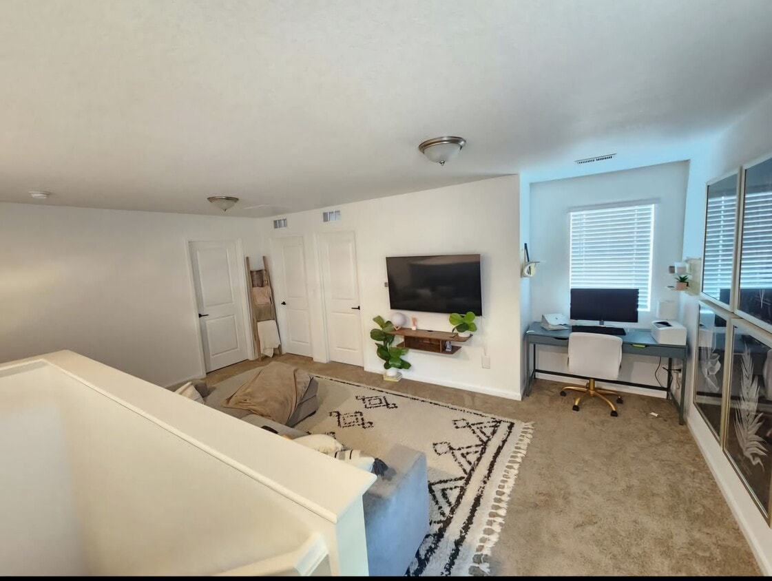 Building Photo - 5378 Canyon View Dr