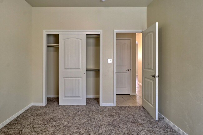 Building Photo - 4979 Bosworth - 4BR - 2BA -  $1895 - To sc...