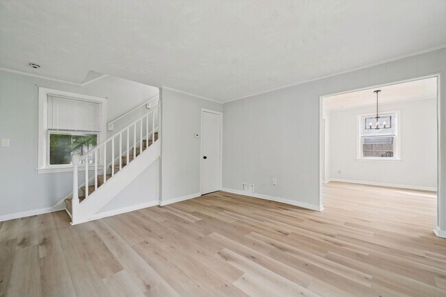 Building Photo - 1512 Rolfe Pl