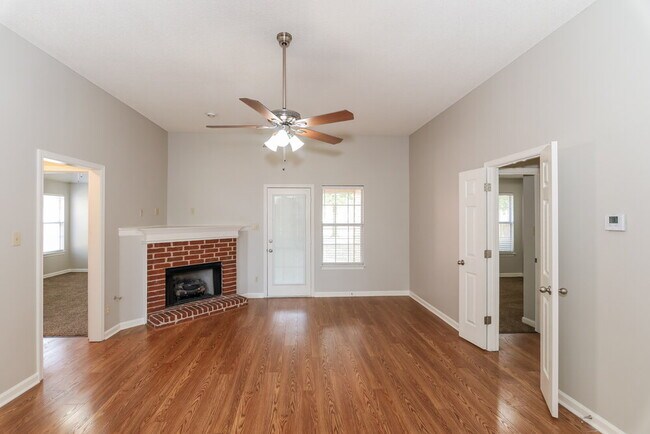 Foto del edificio - 1262 Breezy Valley Dr