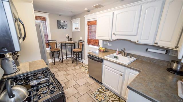 kitchen - 908 Porter St