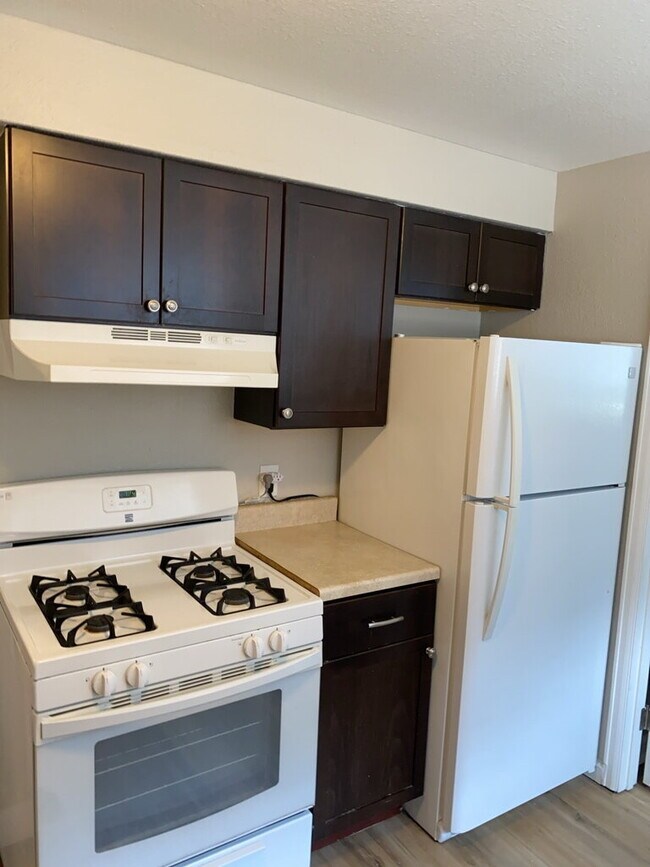 Foto del edificio - AVAILABLE NOW!  "Charming 2-Bedroom Gem in Denver's Heart with Spacious Layout - 837 Sq Ft of Coz...