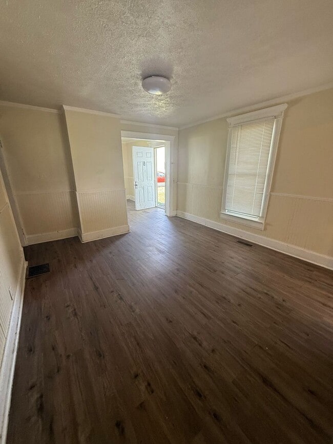 Building Photo - 3 bedrooms house