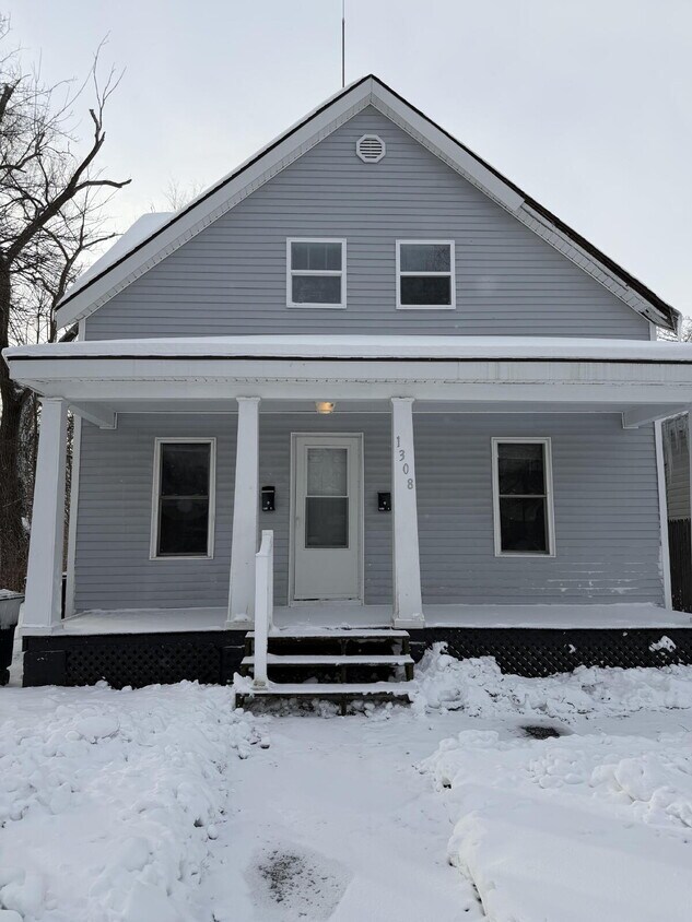 Building Photo - Available 2/15!