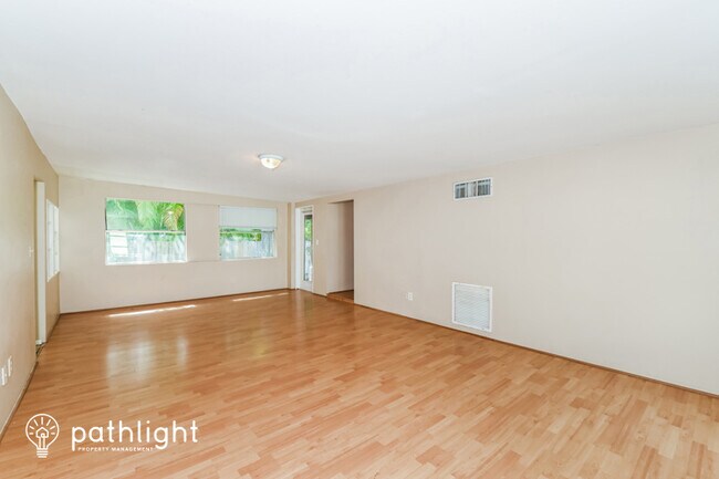 Building Photo - 1718 Sunset Pl