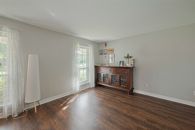 Foto del edificio - 3426 Hidden Creek Dr