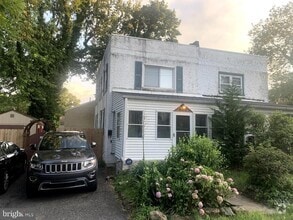Building Photo - 402 Wallingford Ave