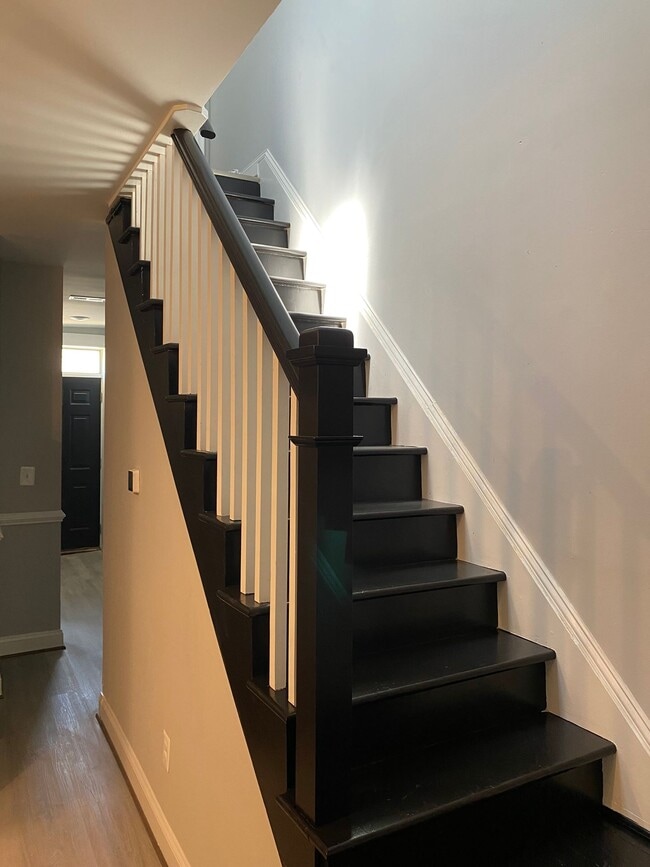 Building Photo - 146 N East Ave