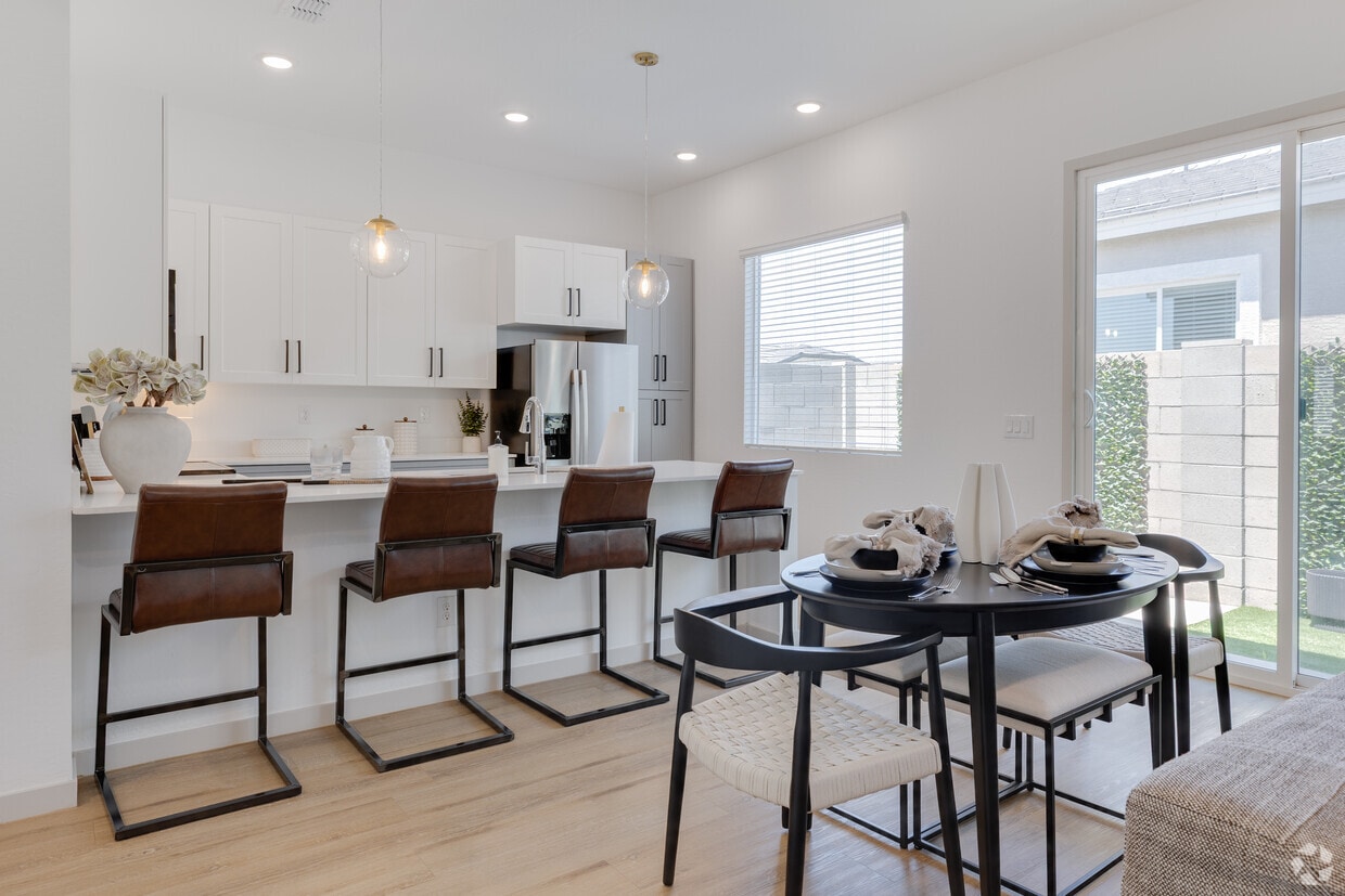 Primary Photo - Bungalows on Combs