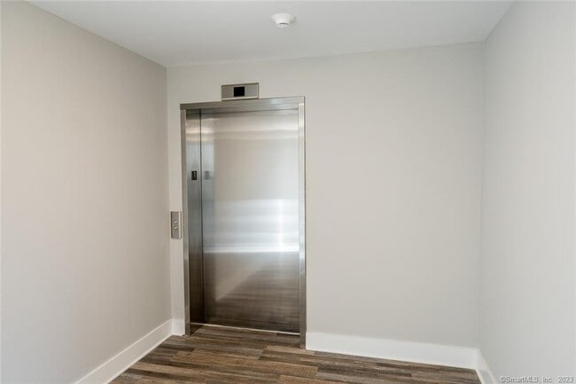 Foto del edificio - 783 Kings Hwy E