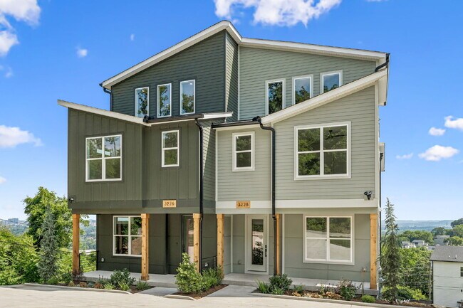 Foto del edificio - "Spacious 4-Bed, 4-Bath Gem in Nashville -...