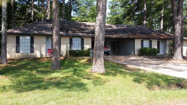 3 HAB, 2 BAÑOS, Dúplex grande - 1404 Benton St