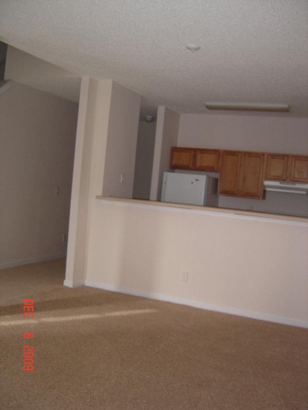 Building Photo - 7684 Creekside Ln