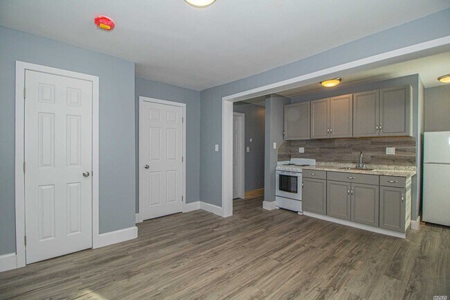 Foto del edificio - 10 Hawley Ave