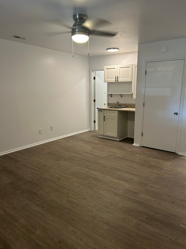 Building Photo - 663 N Main St