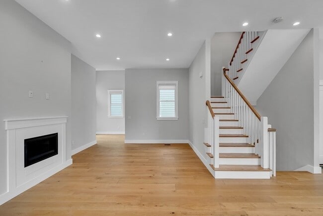 Building Photo - 27 Woodbine St