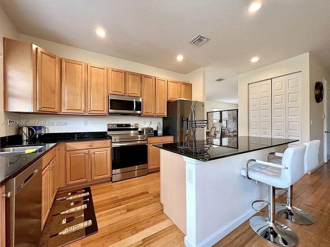 Photo - 965 NE 193rd Terrace 965, Miami, FL 33179