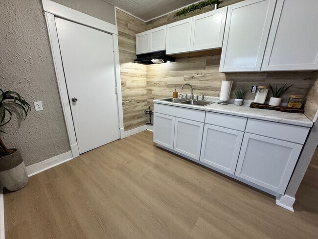 Foto del edificio - 1 bed, 1 bath home for rent in Waterloo