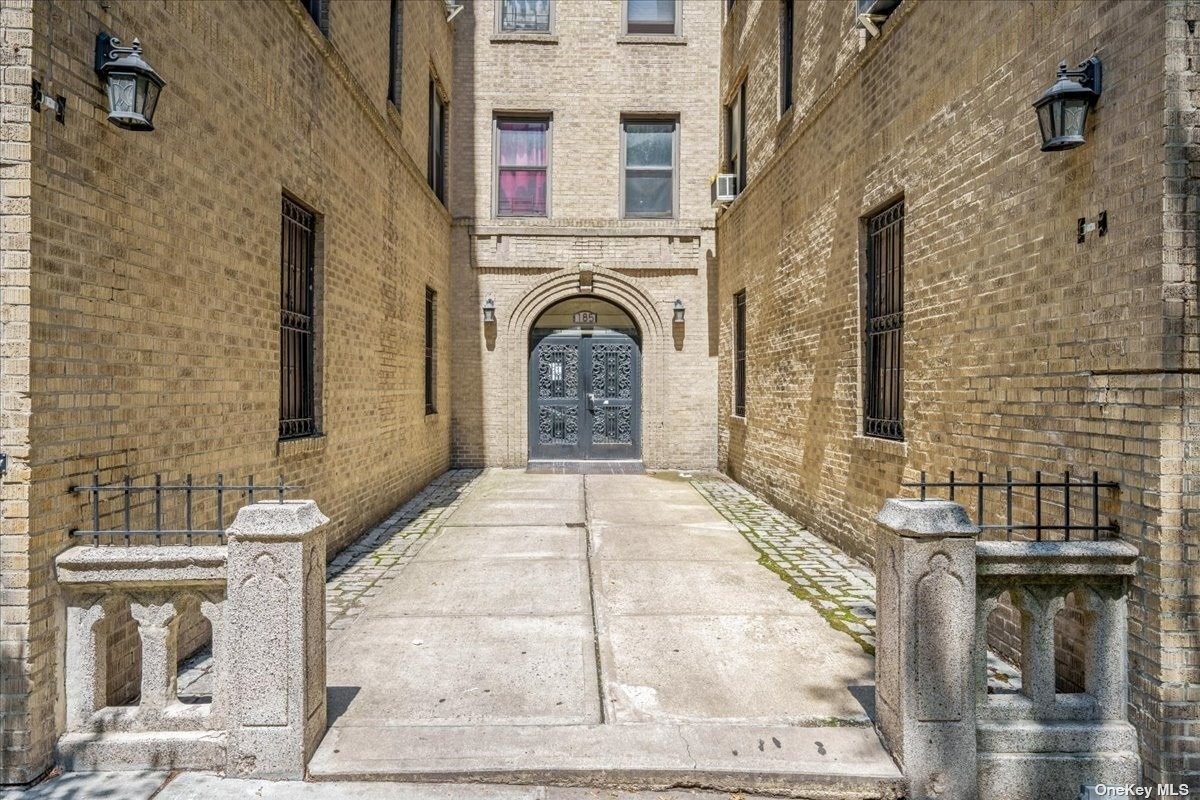 Primary Photo - 185 E 163rd St