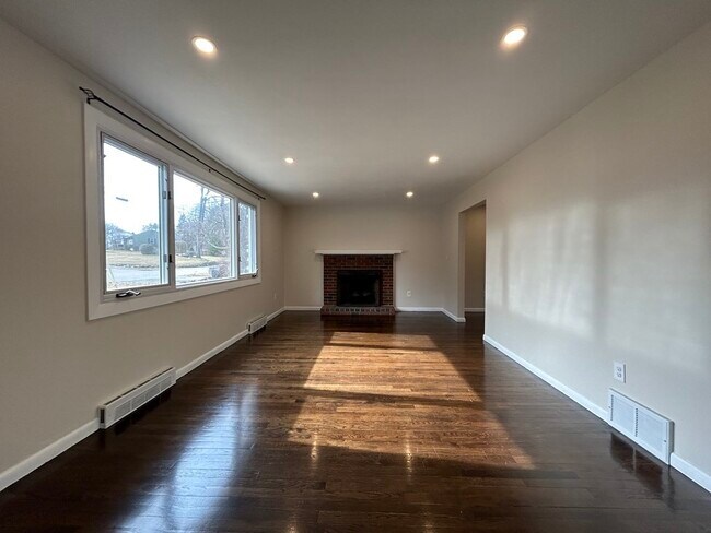 Building Photo - 201 Gorwin Dr