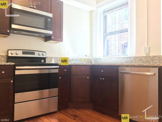 Building Photo - 1475 Beacon St