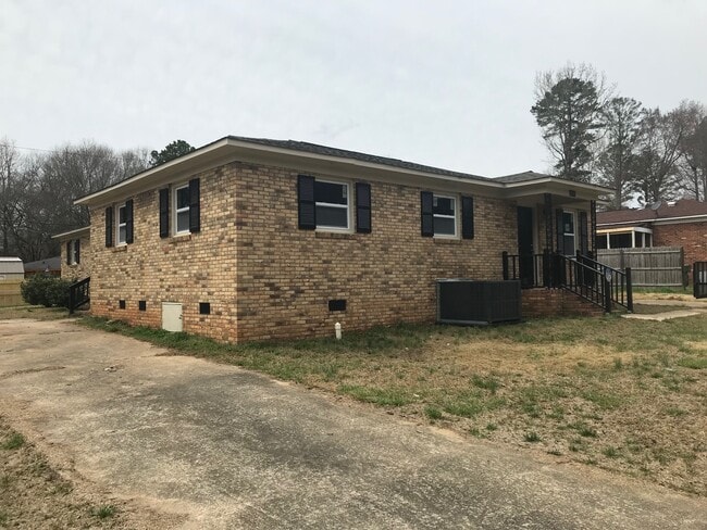 Building Photo - 2017 Garland Trail Ln