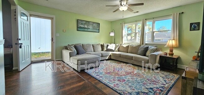 Foto del edificio - 1081 Tall Oak Dr