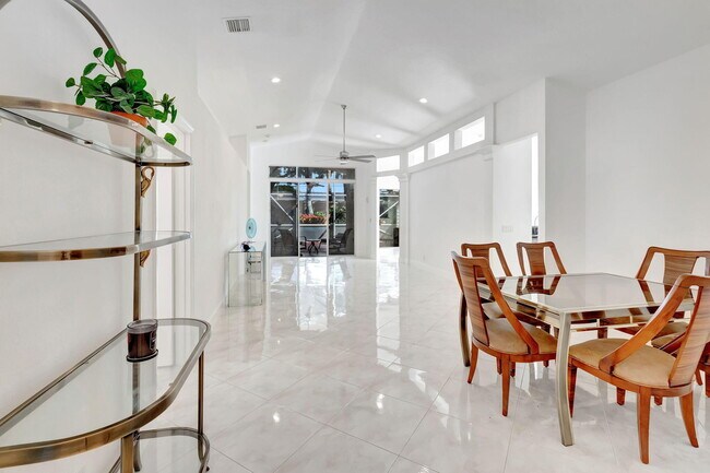 Foto del edificio - 11752 Dove Hollow Ave